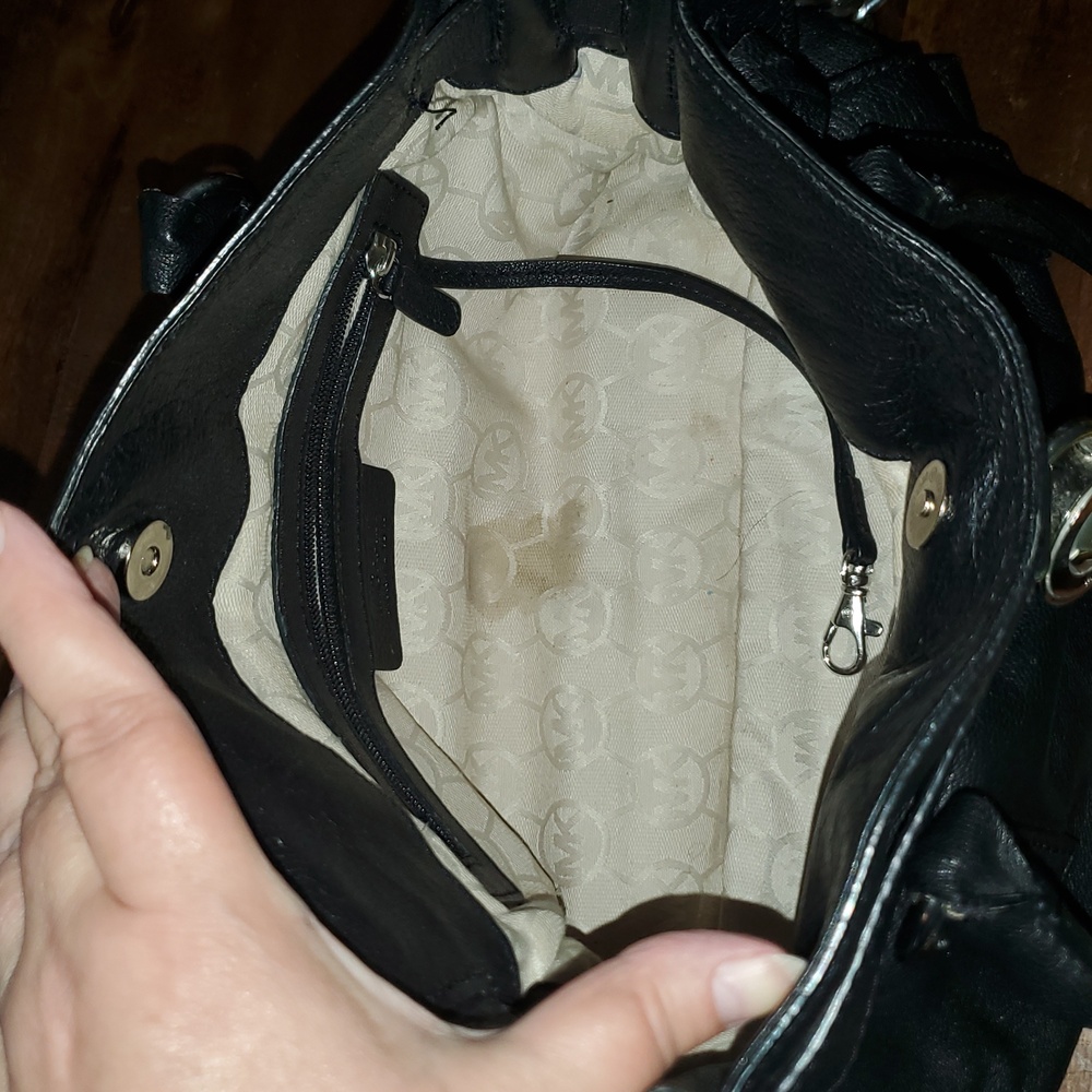Michael Kors Black Shoulder Bag with Chain Detail. - Picture 5 of 10